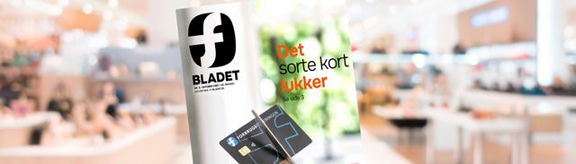 Forsiden af Forbrugsforeningens medlemsblad F-bladet indsat i kontormiljø